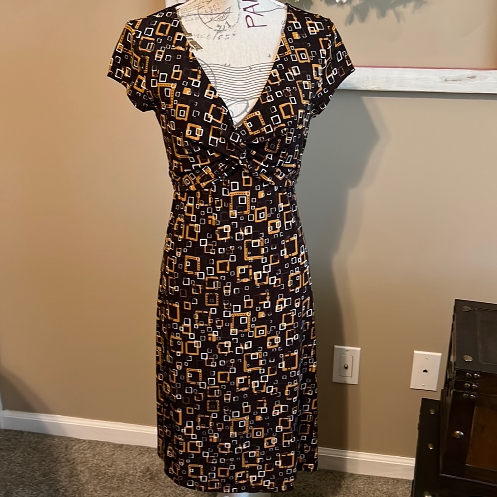 Cap sleeve brown print dress
